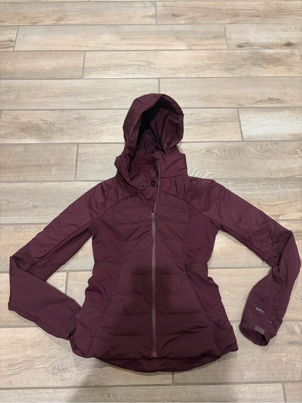 Lululemon Down for It All Jacket hooded design Burgundy size 6 down jacket